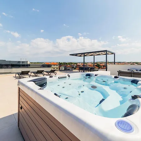 The Skyline Penthouse By Belmont Realty * زادار