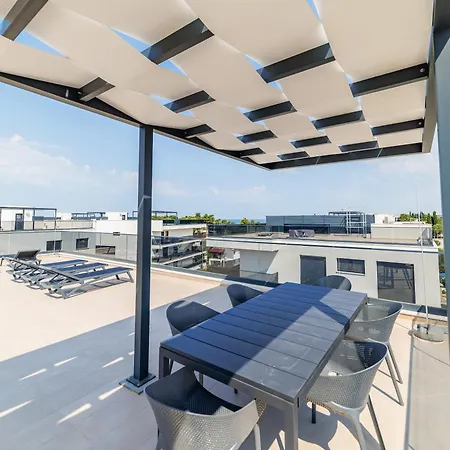 The Skyline Penthouse By Belmont Realty * زادار