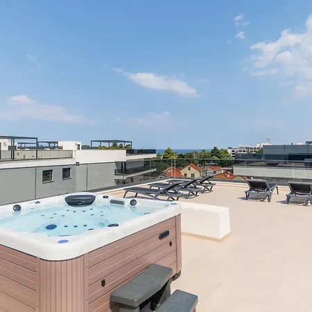 The Skyline Penthouse By Belmont Realty زادار