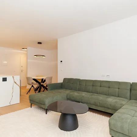 شقة The Skyline Penthouse By Belmont Realty *