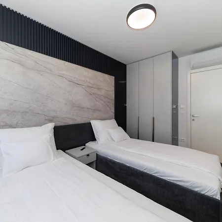 The Skyline Penthouse By Belmont Realty شقة زادار