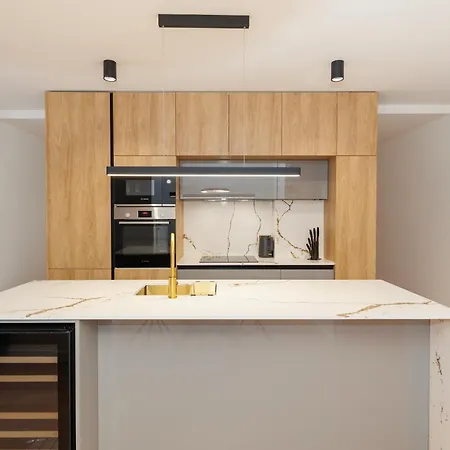 The Skyline Penthouse By Belmont Realty زادار