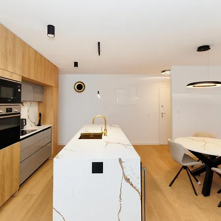 The Skyline Penthouse By Belmont Realty شقة