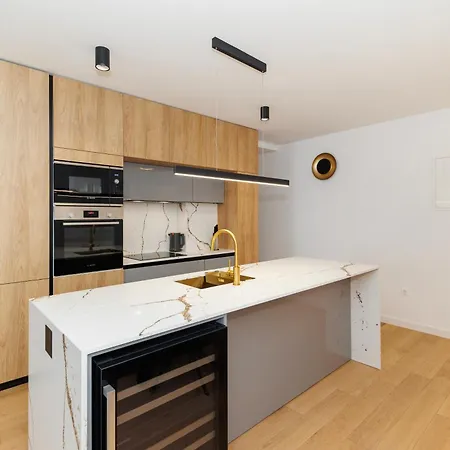 The Skyline Penthouse By Belmont Realty * 扎达尔