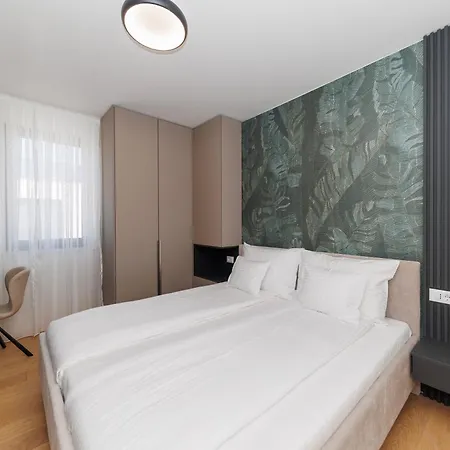 The Skyline Penthouse By Belmont Realty * 扎达尔