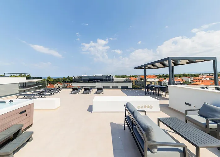 The Skyline Penthouse By Belmont Realty Zára