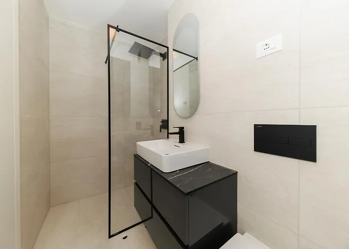 The Skyline Penthouse By Belmont Realty Apartman *