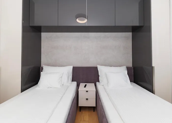 The Skyline Penthouse By Belmont Realty Apartman