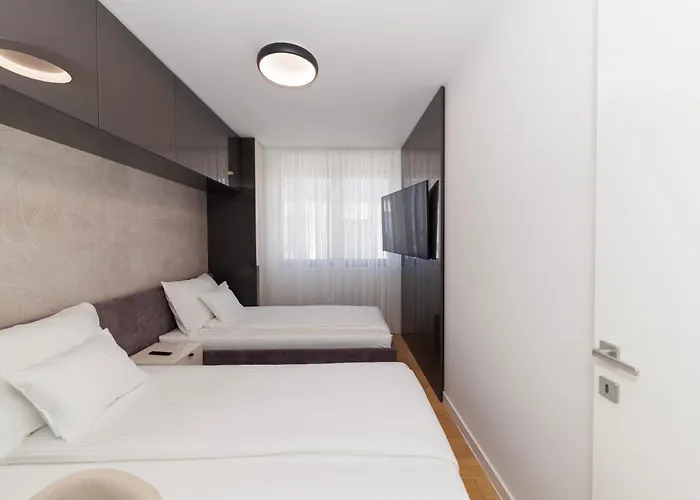 The Skyline Penthouse By Belmont Realty Apartman