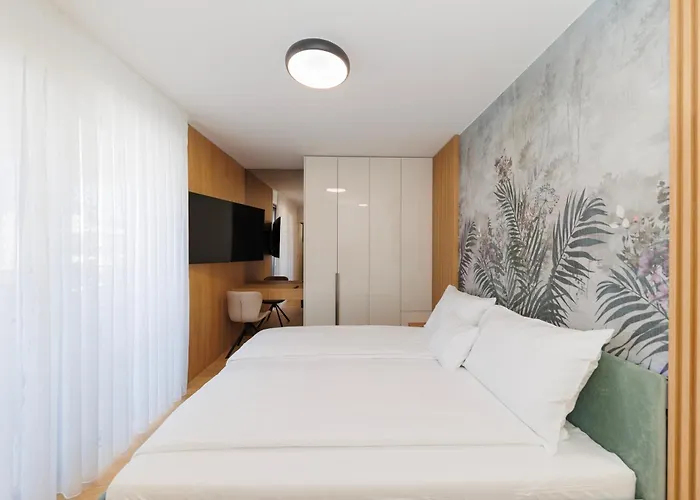 The Skyline Penthouse By Belmont Realty Apartman *