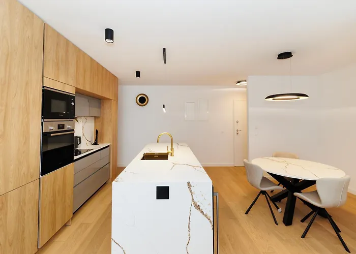 The Skyline Penthouse By Belmont Realty Apartman